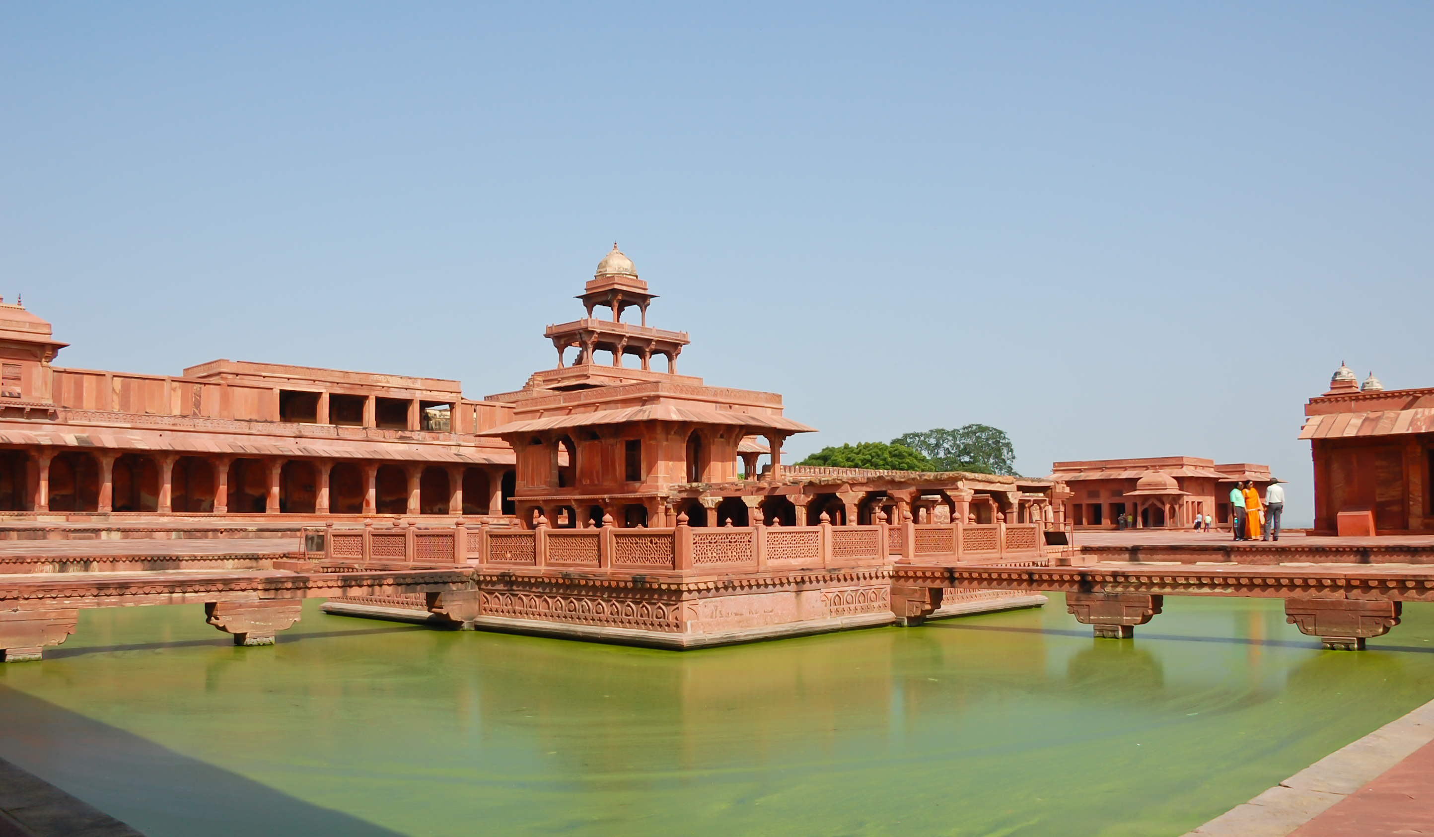 https://d3r8gwkgo0io6y.cloudfront.net/upload/fatehpur sikri.jpg
